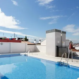 family-apartment-patioswimming-pool-in-center-malaga.hotelsinnerja.org/